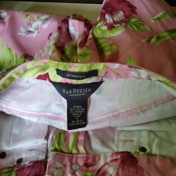 NWOT Van Heusen Pink Floral Capri Pants Size 8 - Picture 5 of 5